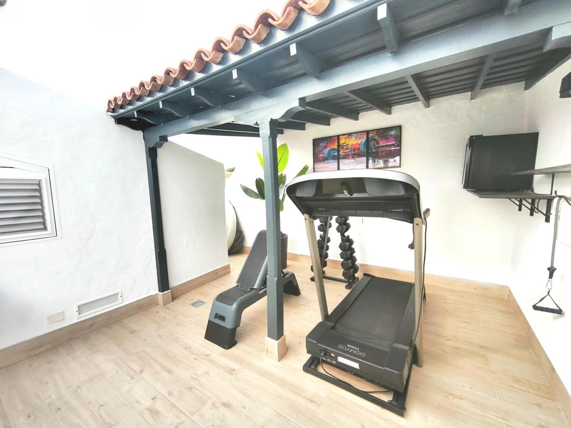 Rooftop Pamro - Private Jacuzzi - Fitness Area - Free Wifi - Air Conditioner - Pool - Modern & Comfortable - Sunnygolf Vakantiehuis Maspalomas (Gran Canaria)