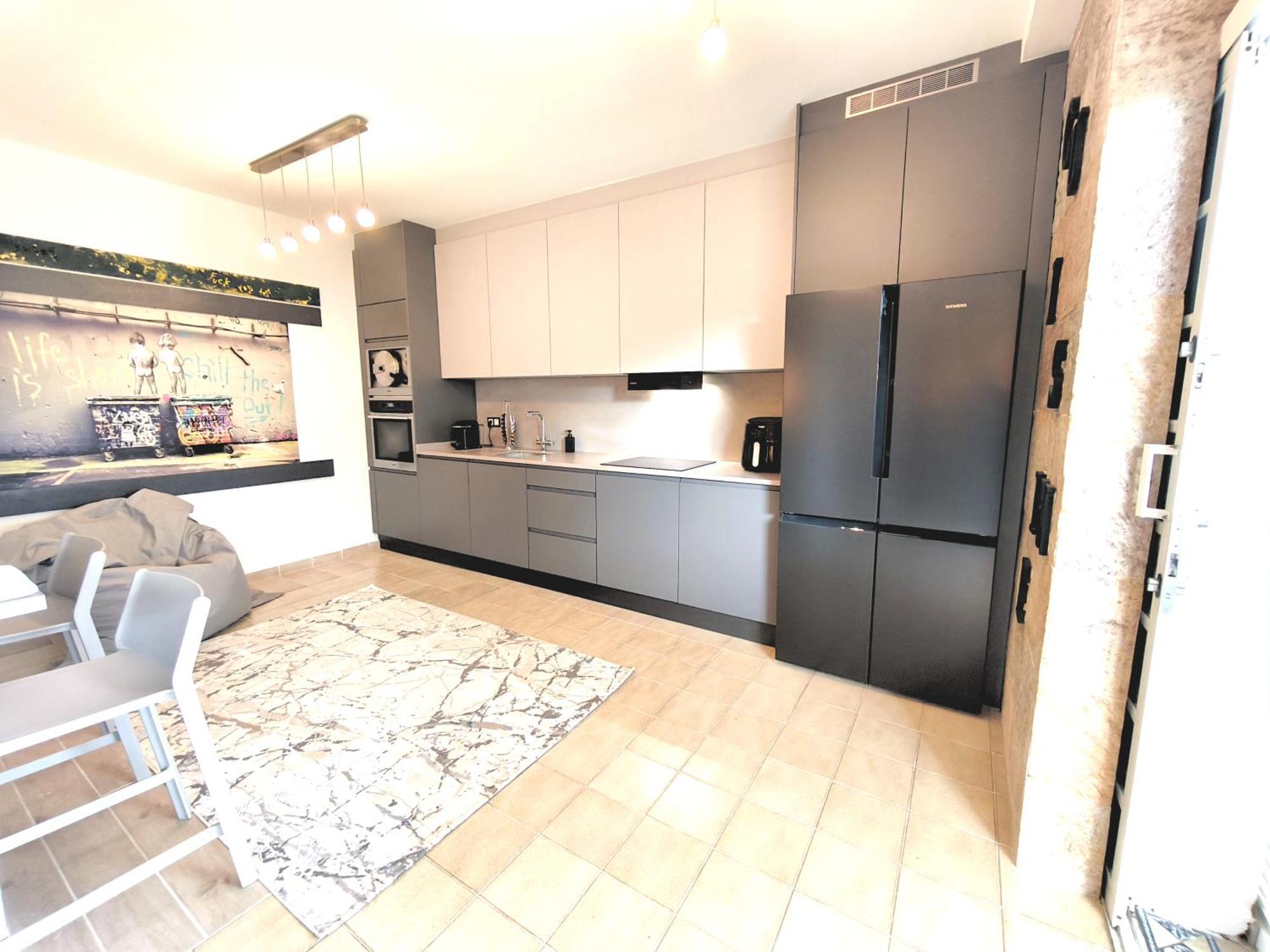 Vakantiehuis Rooftop Pamro - Private Jacuzzi - Fitness Area - Free Wifi - Air Conditioner - Pool - Modern & Comfortable - Sunnygolf