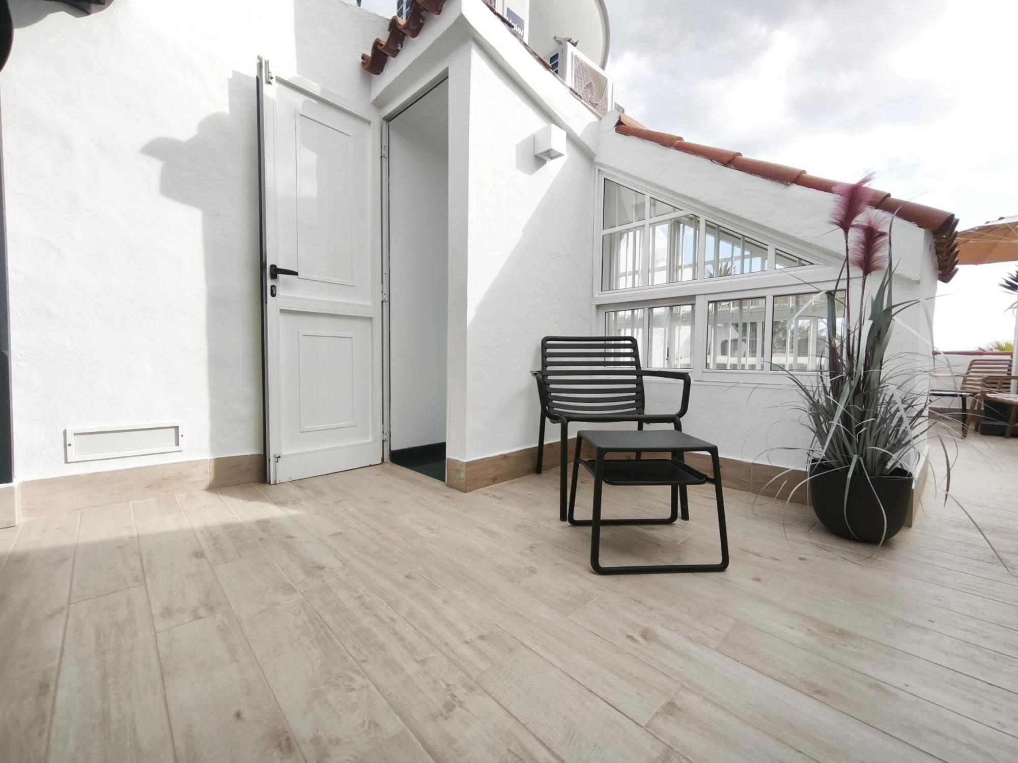 Vakantiehuis Rooftop Pamro - Private Jacuzzi - Fitness Area - Free Wifi - Air Conditioner - Pool - Modern & Comfortable - Sunnygolf