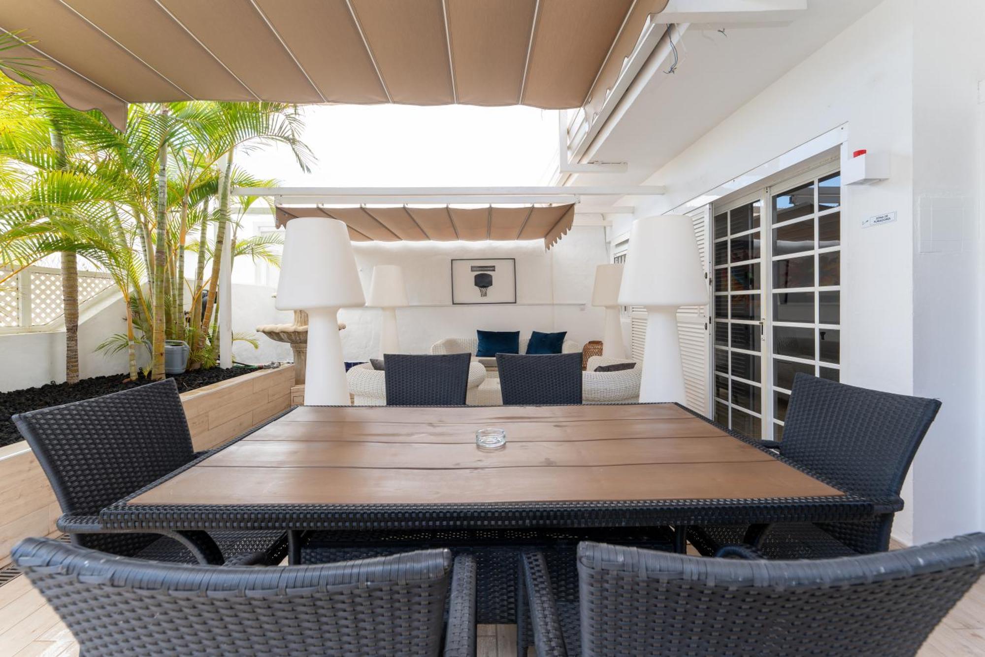 Rooftop Pamro - Private Jacuzzi - Fitness Area - Free Wifi - Air Conditioner - Pool - Modern & Comfortable - Sunnygolf Vakantiehuis Maspalomas (Gran Canaria)