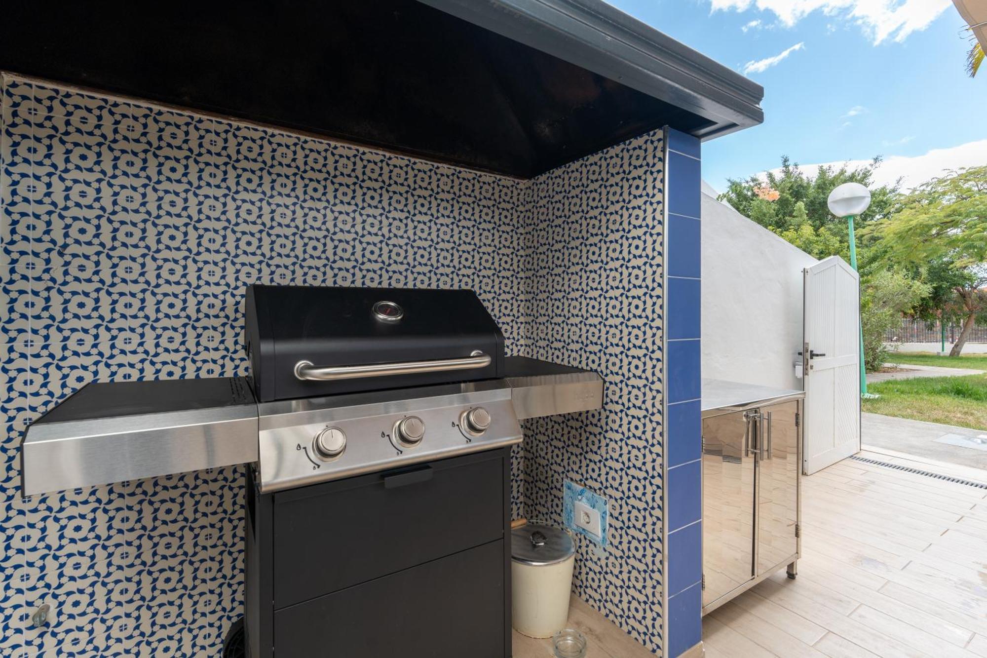 Rooftop Pamro - Private Jacuzzi - Fitness Area - Free Wifi - Air Conditioner - Pool - Modern & Comfortable - Sunnygolf Vakantiehuis