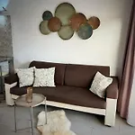 Buzzstays: 1-Bed Bungalow, Garden, Near Yumbo & Beach