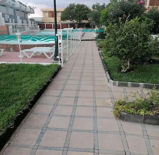 Quiet & Bright Apartment With Private Garden