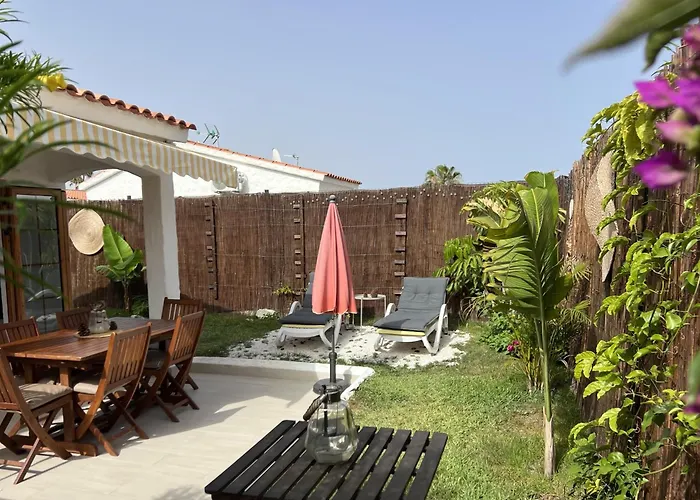Buzzstays: 1-Bed Bungalow, Garden, Near Yumbo & Beach