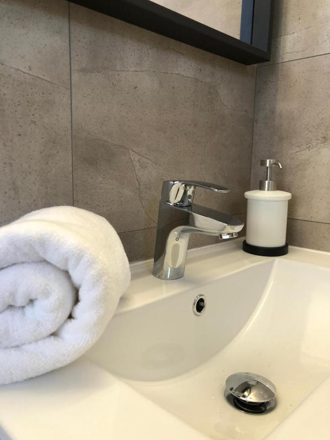 5 Min Walk From Yumbo! 128 Apartment