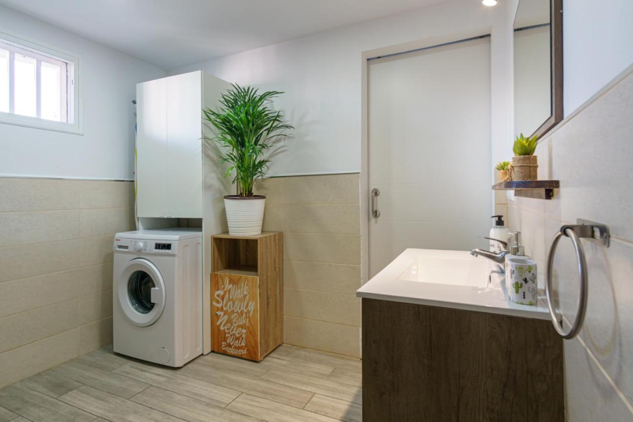 Ideal Location Flat Apartment *