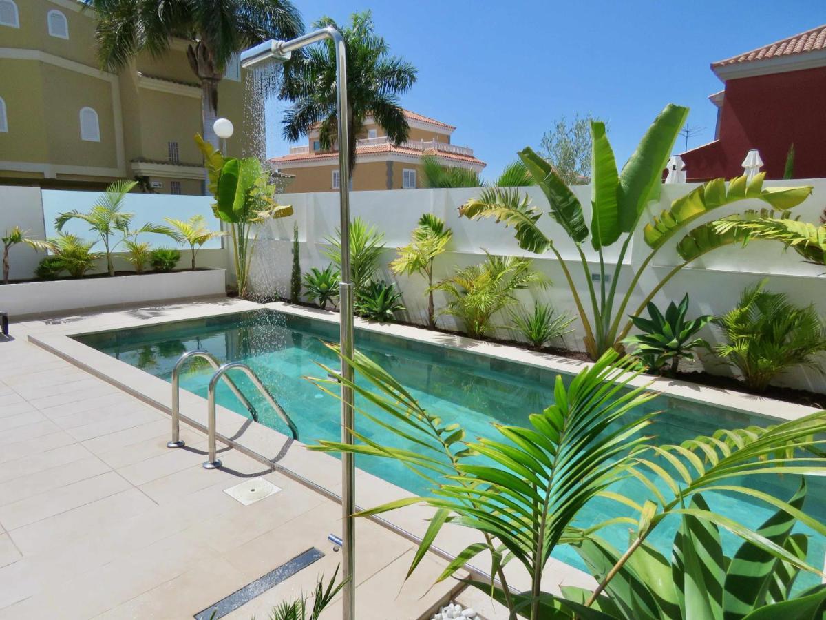 Palm Breeze Villa *