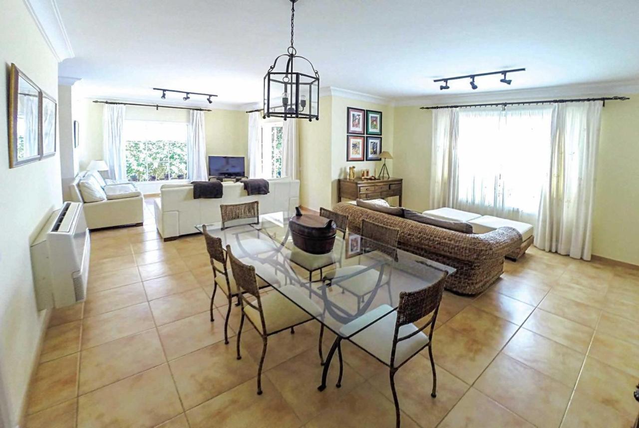 Salvador Villa *