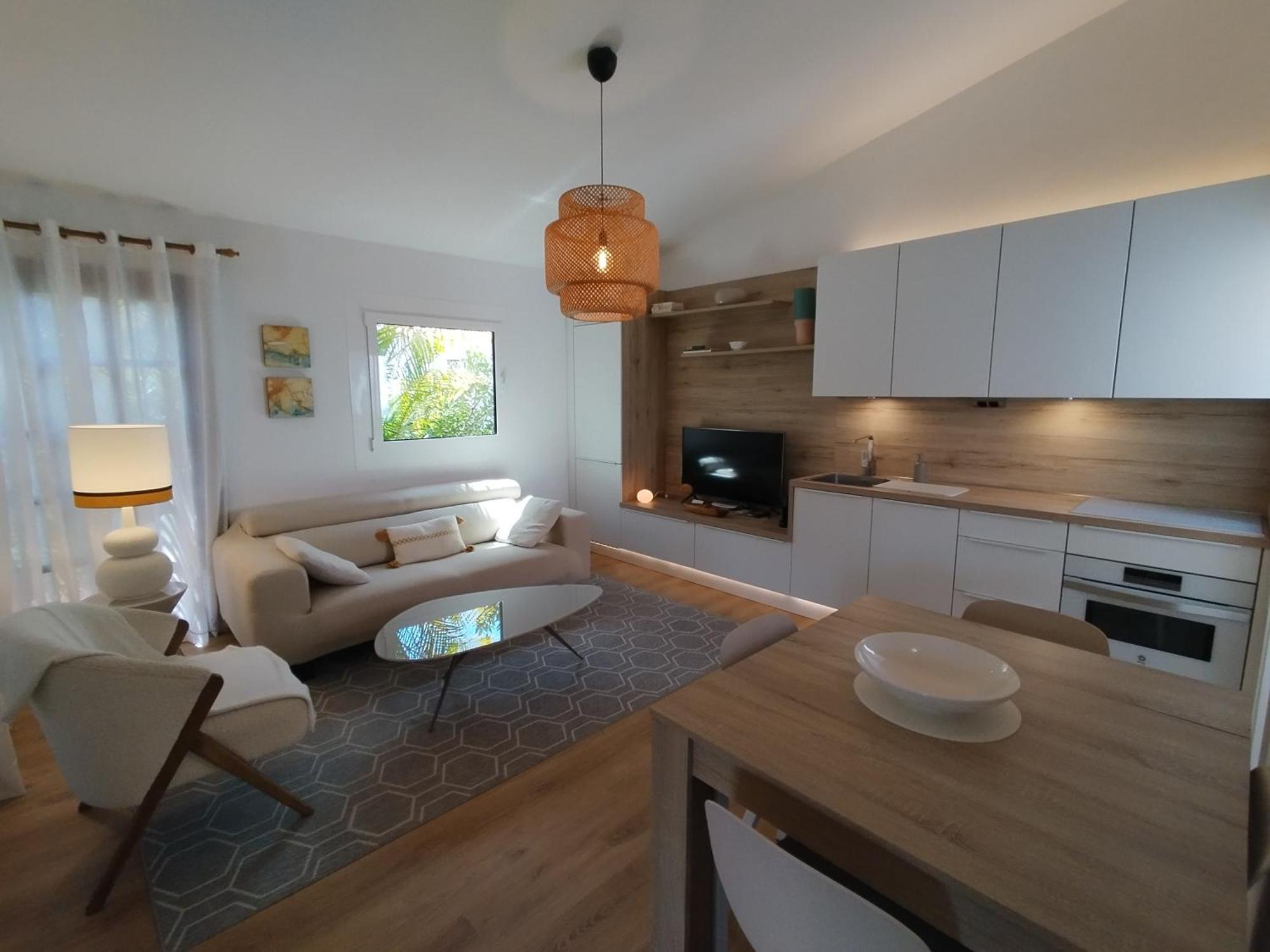 Tropical Con Piscina Y Aire Acondicionado Holiday home