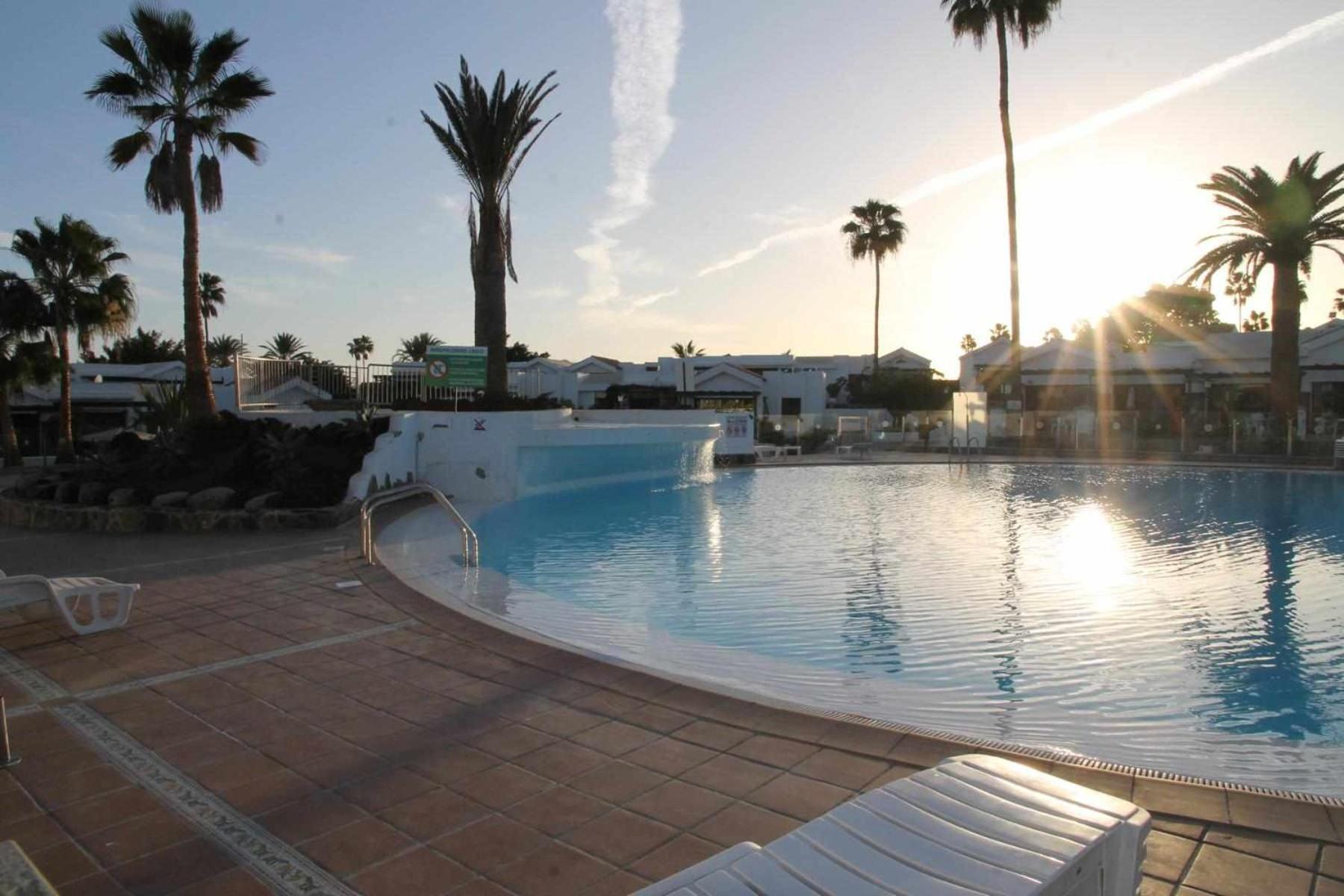 Bungalow Enfrente Piscina En Maspalomas Apartment *