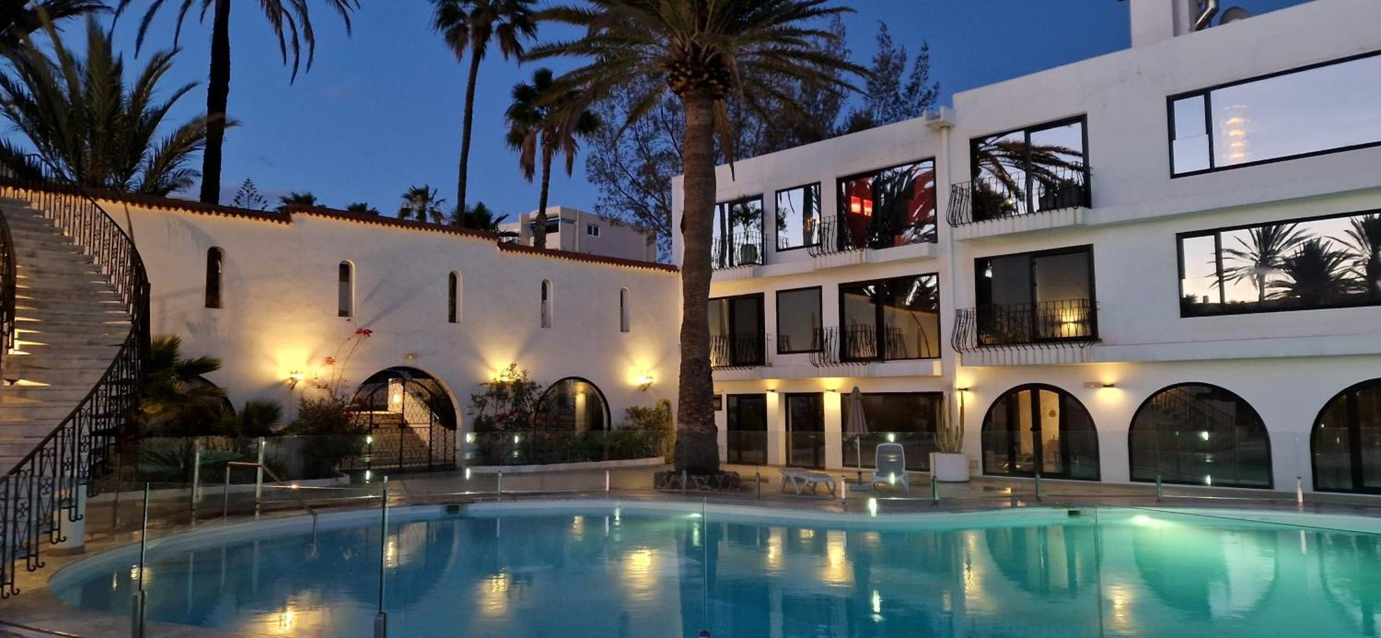 Monte Del Moro Sea Front View Apartment