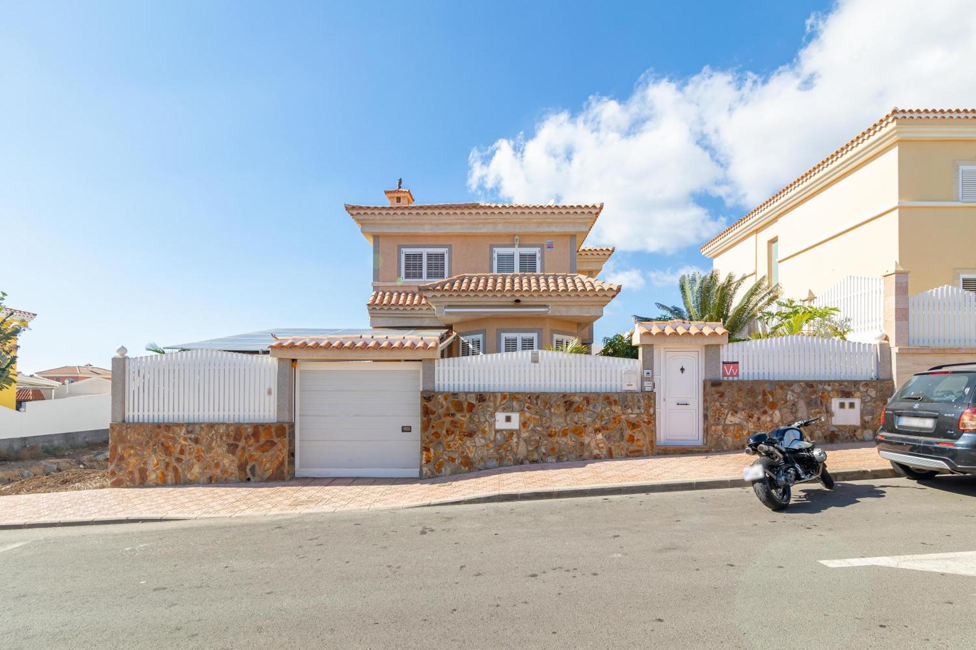 Canarian Holiday - Meloneras Hill Private *