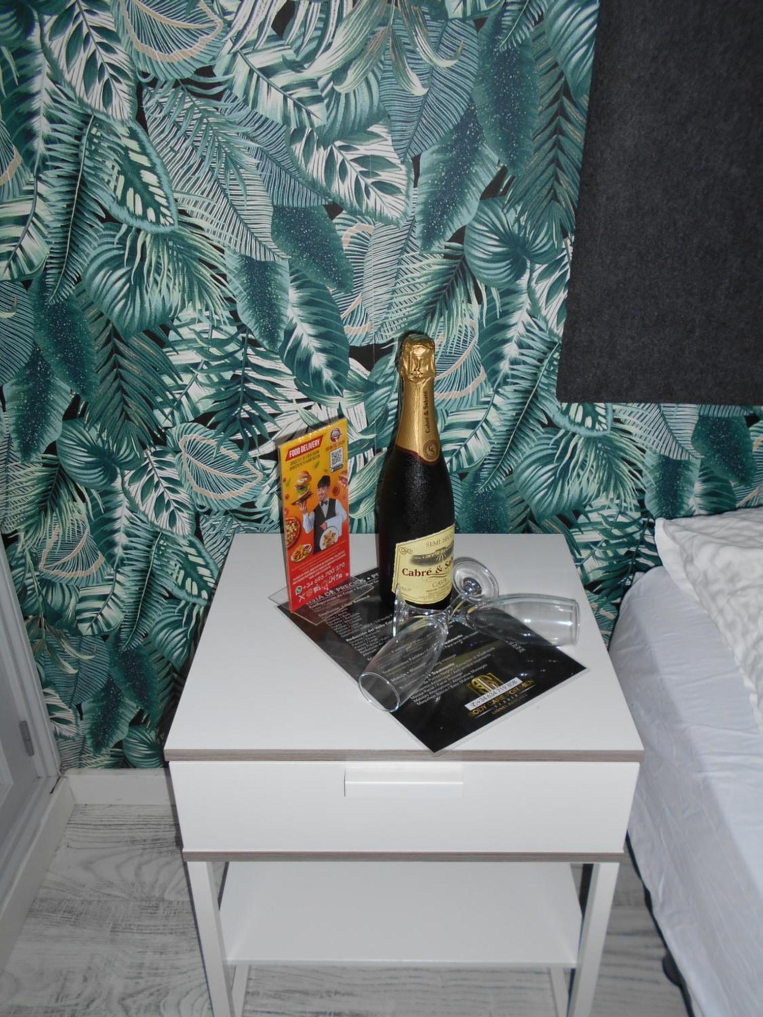 Boys Men Only Solo Hombres Apartment