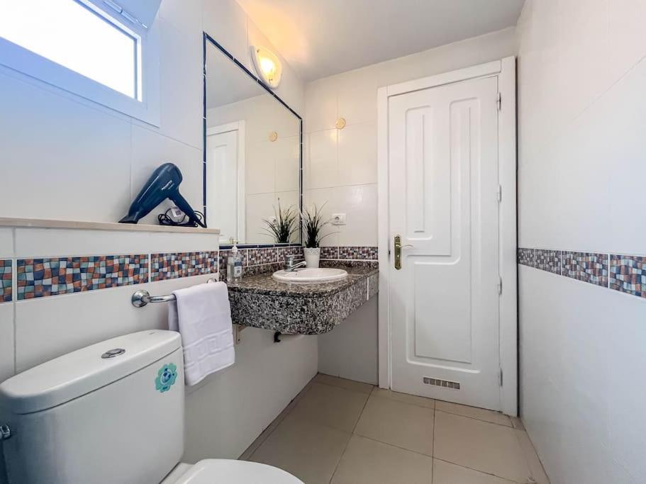 Con Terraza Y Piscina Appartement
