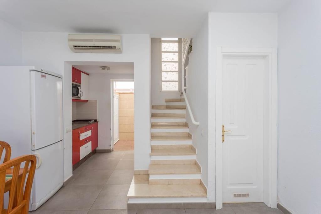 Con Terraza Y Piscina Appartement *