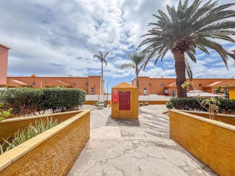 Con Terraza Y Piscina