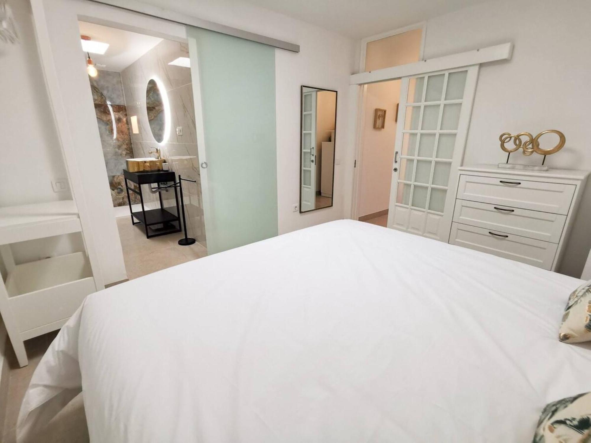 Stylish 2 Bedroom By Pride Ferienhaus *