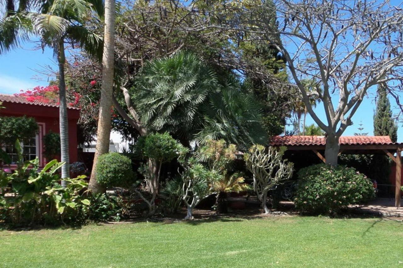Holiday home 4 Bed Maspalomas Villa. Tropical Garden Pool