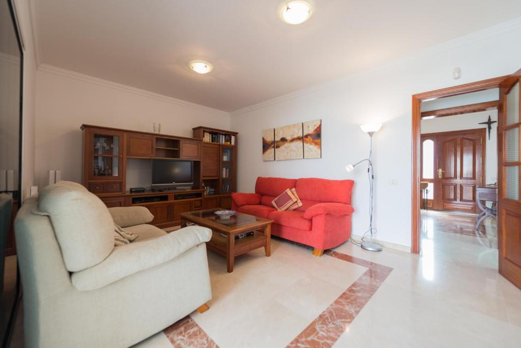 Cosmos Con Gran Piscina Y Jardin Privado Villa