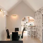 Flamboyant Tree Garden Holiday Home