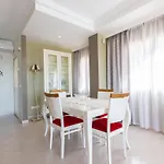 Sea Edge Friendly Holiday Home