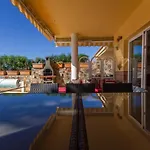 Sea Edge Friendly Holiday Home