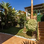 Sea Edge Friendly Holiday Home