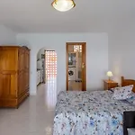 Studio Apartment With Sea View And Pool