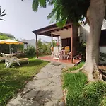 Lovely 2 Bedroom Bungalow With Parking