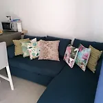 Quiet & Bright Apartment With Private Garden