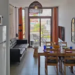 Stylish 2-Bedroom Apartment Yumbo
