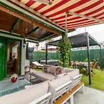 Bungalow Jacuzzi By Calima Homes