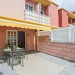 Bungalow Con Terraza Y Piscina