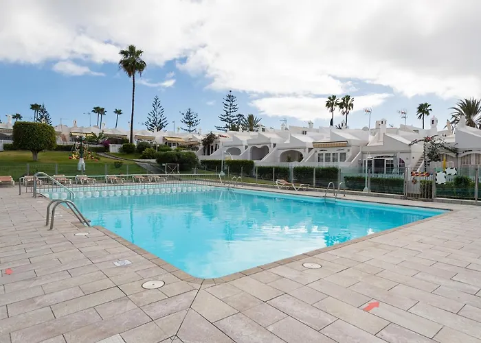 Spacious 2Br Bungalow Private Solarium & Pool