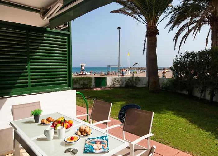 Beachfront Apartment Las Burras FA03