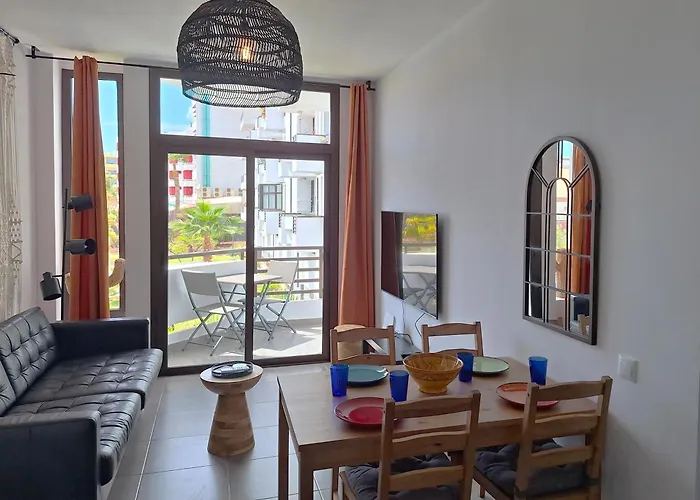 Stylish 2-Bedroom Apartment Yumbo