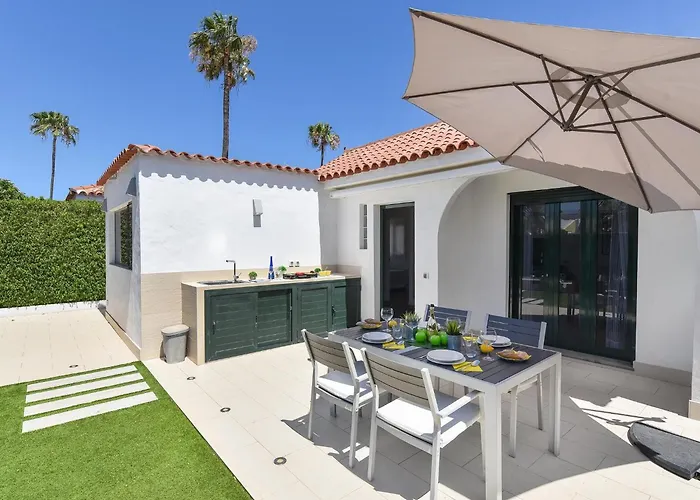 Central Bungalow With Communal Pool In Maspalomas