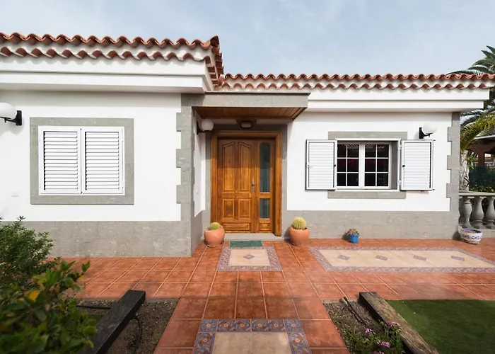 Villa Cosmos Chalet Con Gran Piscina Y Jardin Privado
