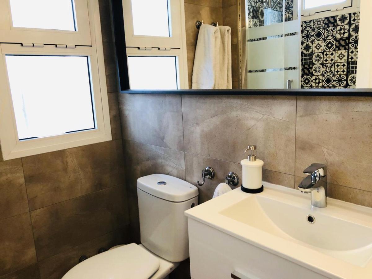 5 Min Walk From Yumbo! 128