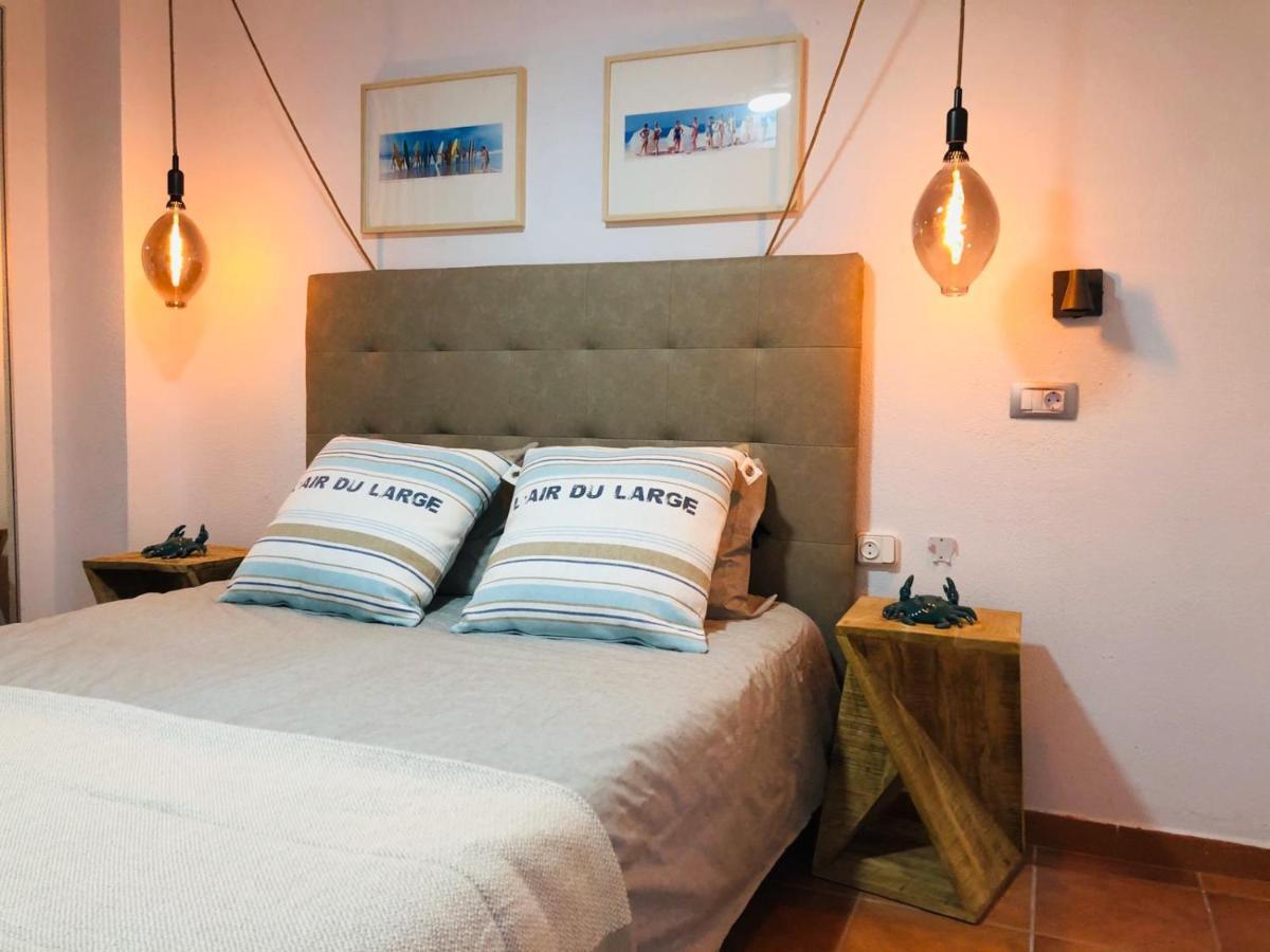 5 Min Walk From Yumbo! 128 *