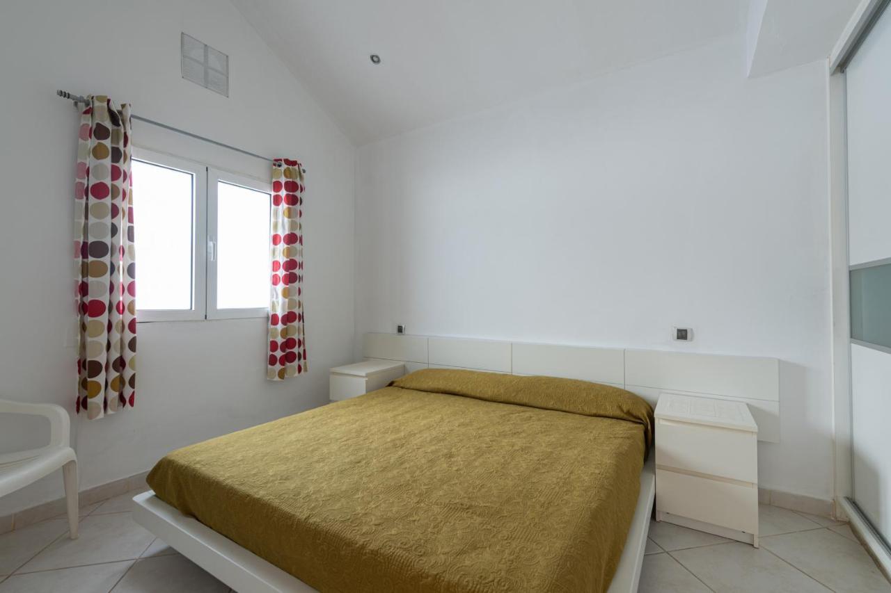 Spacious 2br Bungalow Private Solarium & Pool *