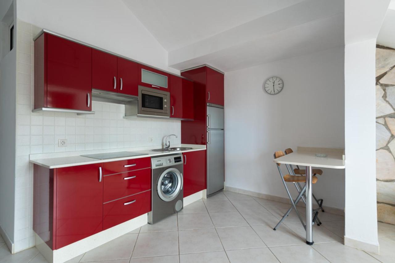 Spacious 2br Bungalow Private Solarium & Pool *