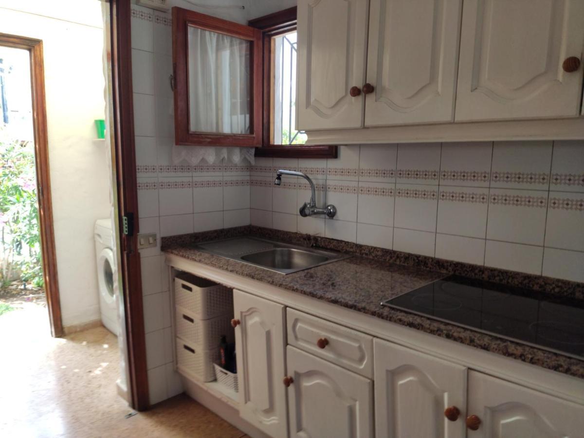 Lovely 2 Bedroom With Parking *