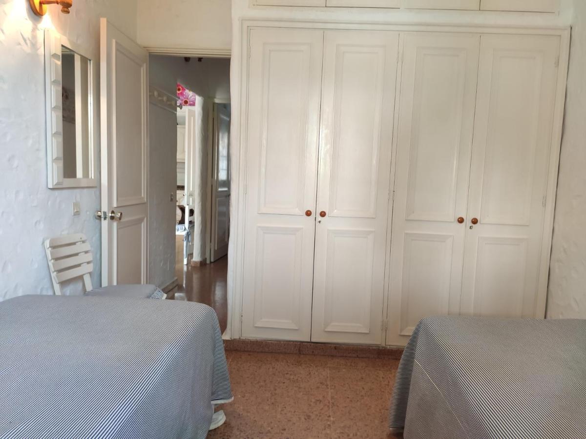 Lovely 2 Bedroom With Parking *