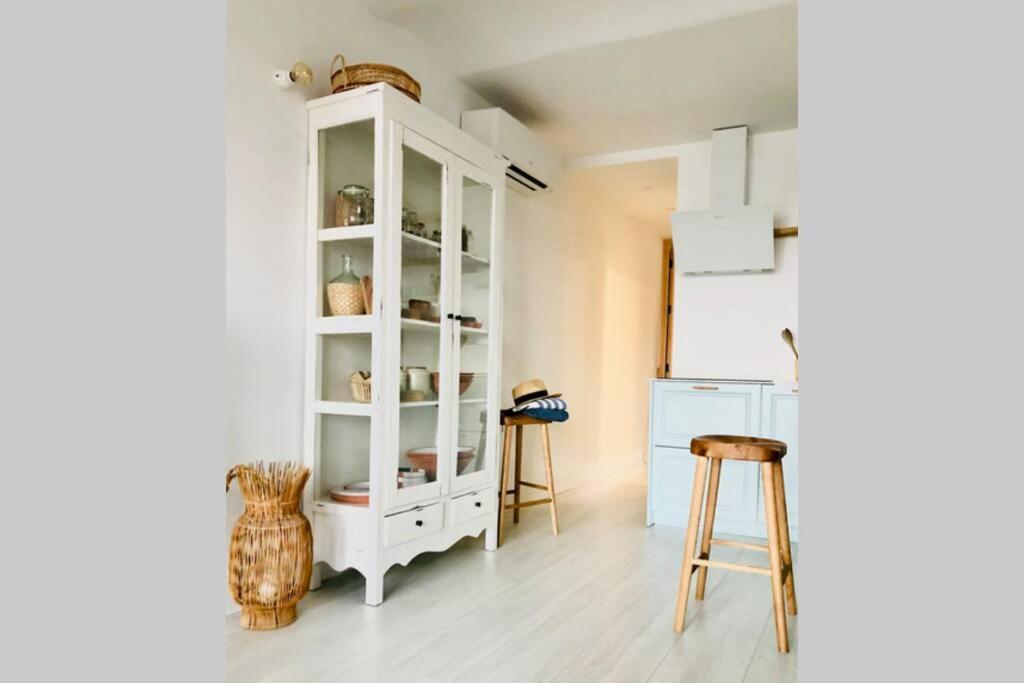 Pharus: Retro Apartment