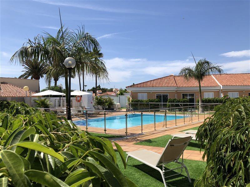 Leones Hotel