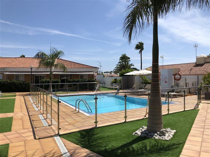 Hotel Leones