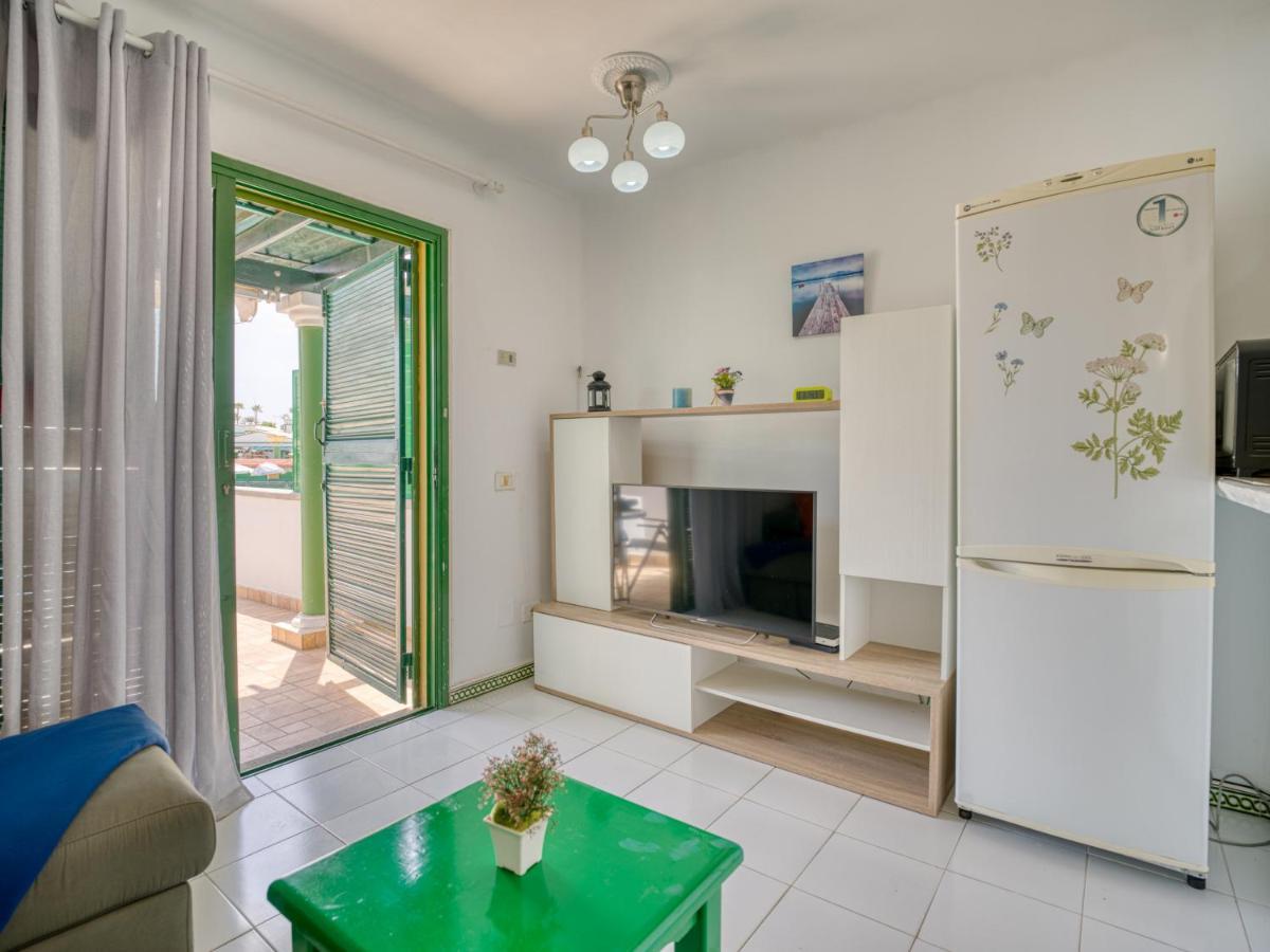 Ferienhaus Homeforguest Bungalow Vista Golf Con Terraza Y Piscina *