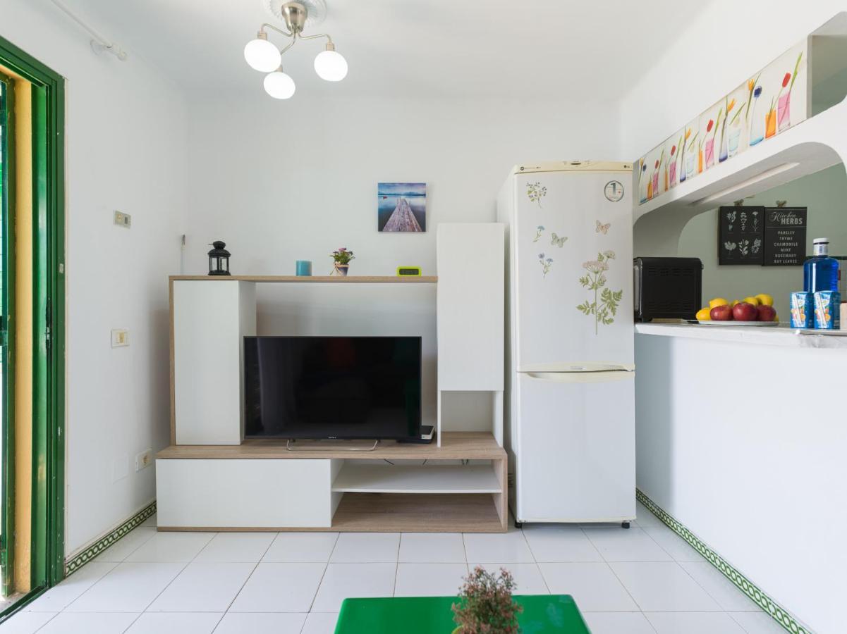 Ferienhaus Homeforguest Bungalow Vista Golf Con Terraza Y Piscina *