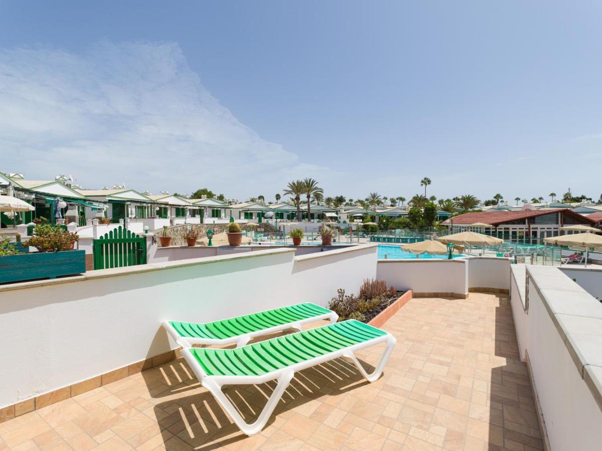 Ferienhaus Homeforguest Bungalow Vista Golf Con Terraza Y Piscina *